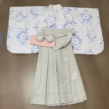 캐서린 코테지 하카마 연보라 꽃무늬 기모노와 그레이