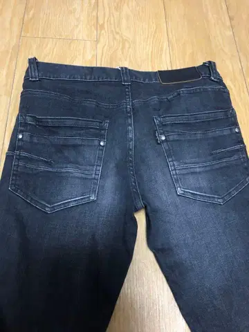 토네이도 마트 다크 그레이 스키니 데님