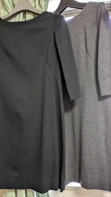 새상품급 2장 새상품 유니클로 분또 무릎 기장 원피스 블랙 그레이