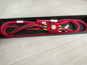 빨간색 꽃 모티브 허리띠