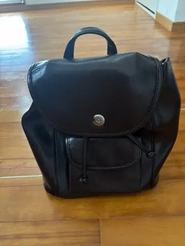 다크 브라운 가죽 백팩