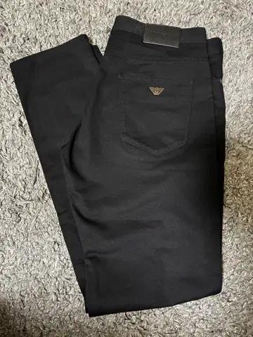 엠포리오 아르마니 블랙 팬츠 슬림핏