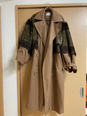 브라운 퍼 달린 롱 코트
