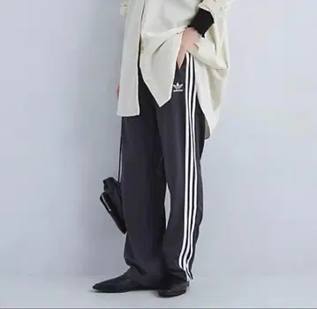 그린 레이블 릴랙싱 아디다스 파이어버드 트랙