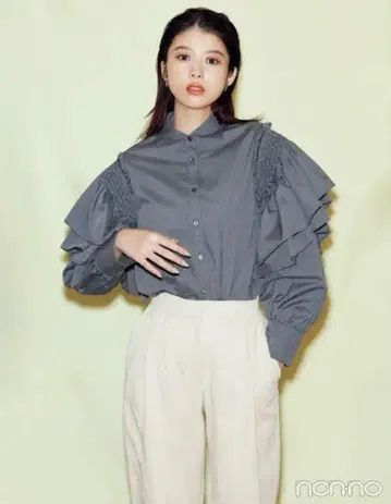 LILY BROWN 프릴 포함 그레이 긴팔 셔츠