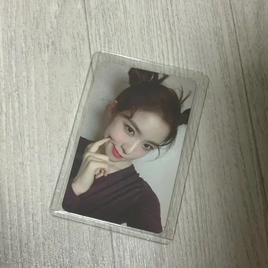 Red Velvet Irene cheek poca