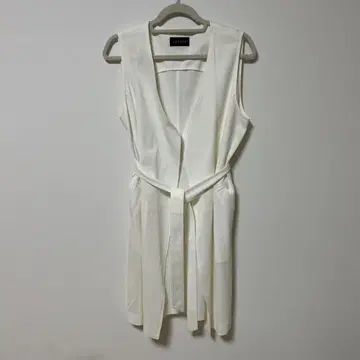 화이트 롱 베스트