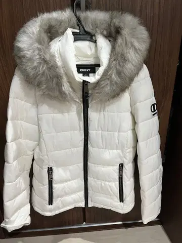 DKNY 퍼 트리밍 화이트 패딩 자켓 S 사이즈