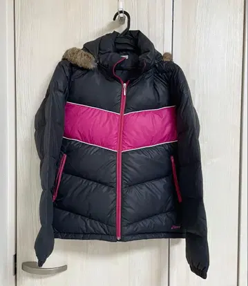 Asics 다운 자켓 블랙/핑크 후드 부착
