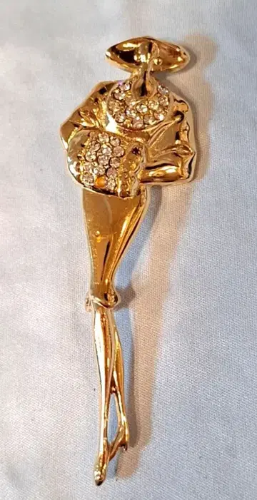 골드톤 브로치