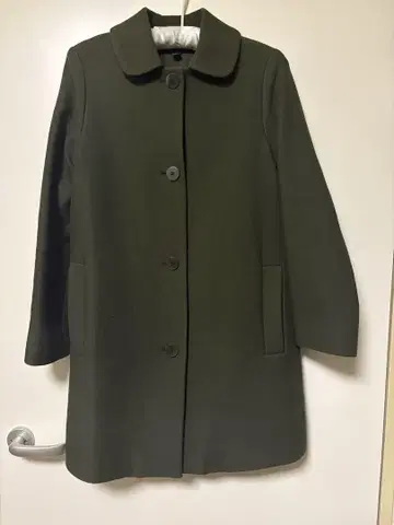 COS 올리브 그린 미디 기장 코트