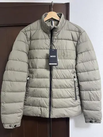 미사용 택 포함 HUGO BOSS 현행 택 다운 코트