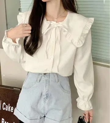 카라 부착 프릴 리본 블라우스