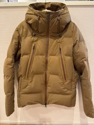 DESCENTE 미즈사와 다운 올테라인 마운티니어 S 카키 단종 색상