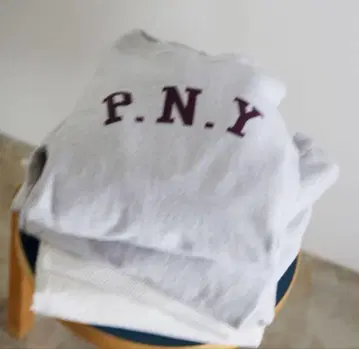 PHEENY P.N.Y 맨투맨