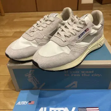미사용 AUTRY 러닝화 화이트 베이지 사이즈 41