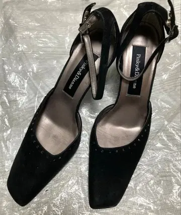 새상품급 핑키앤다이안 스트랩 펌프스 스퀘어 큐빅