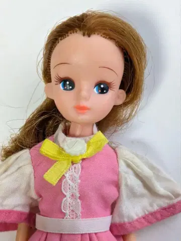 2대 리카짱, 본체, 당시 의류, 자석 신발