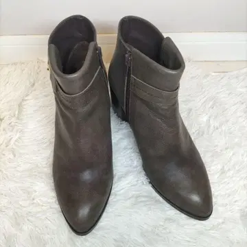 다이애나 다크 그레이 가죽 버클 부티