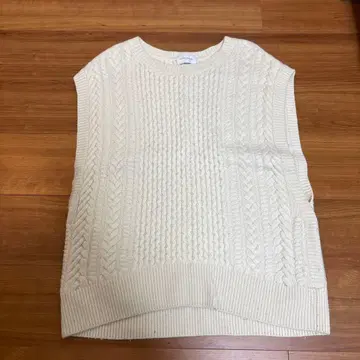 UNITED ARROWS 케이블 짜임 니트 베스트 아이보리