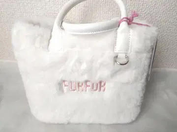 FURFUR 화이트 퍼 핸드백
