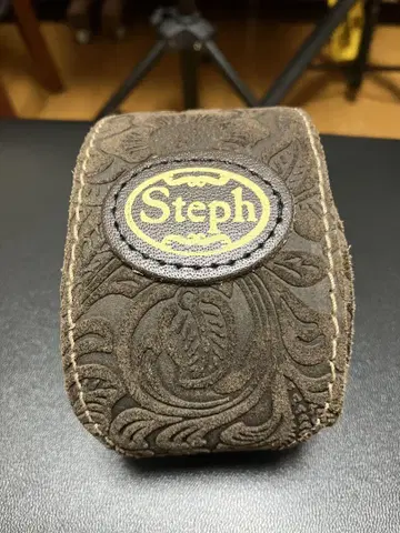 Steph 엠보싱 가공 가죽 기타 스트랩