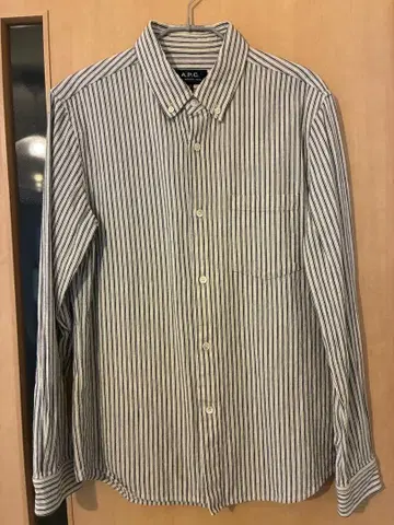 APC 스트라이프 버튼 다운 셔츠