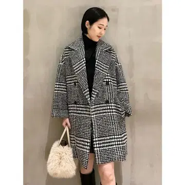 Mila Owen 와이드 실루엣 더블 브레스트 코트