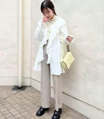 코코딜 린넨MIX 카스케이드 프릴 블라우스