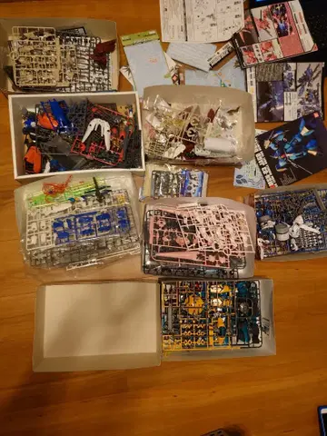 건담 프라모델 부품 다수 세트 정크제품 (사진 내 프라모델 정크제품)