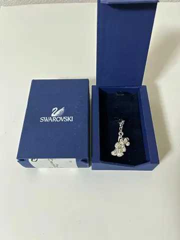 스와로브스키 크리스 베어 참