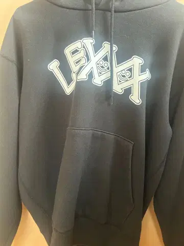LEXXX 프론트 로고 블랙 후드티
