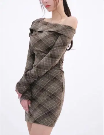 이론 yilon 오프숄더 체크 무늬 미니 원피스