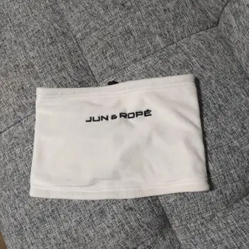 준앤로페 넥워머 화이트