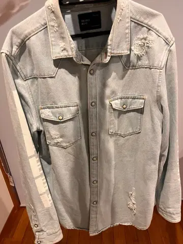 ZARA 자라 라이트 블루 데미지 가공 데님 셔츠