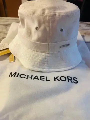MICHAEL KORS 화이트 버킷햇
