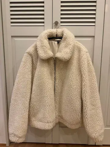 H&M 크림색 보아 자켓