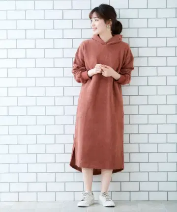 르.쿠르 블랑 스웨이드라이크 쭈리 후디 원피스