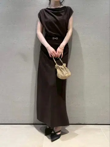 LILY BROWN 벨트 포함 드레이프 니트 원피스 롱 릴리 브라운