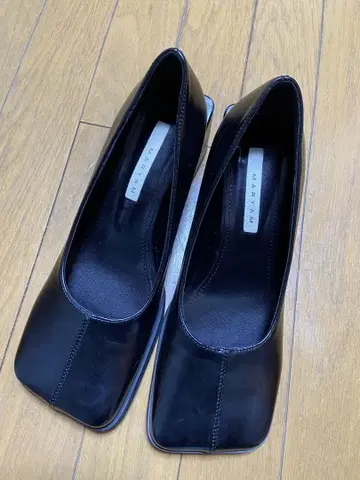 [ 중고 ] 블랙 스퀘어 힐 펌프스