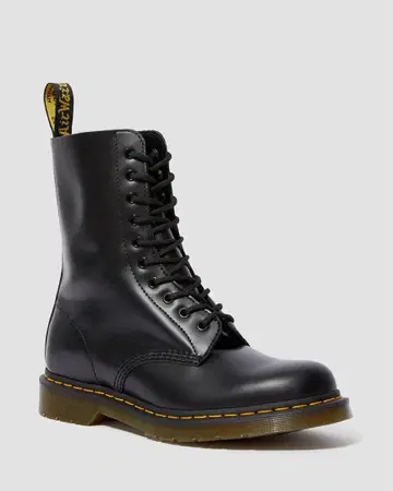 Dr. Martens 블랙 가죽 부츠 10홀
