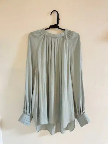 새상품급 PLST 플라스테 라이트 새틴 개더 블라우스 그린