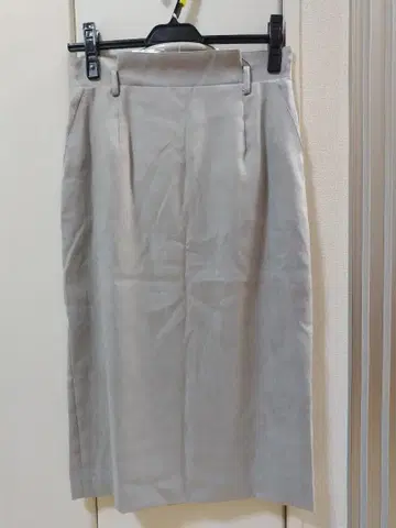 새상품 BOSCH 스웨이드 스커트 그레이