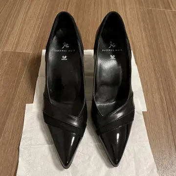 SUCCESS WALK 블랙 펌프스 중 힐