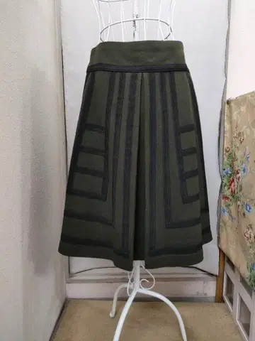 제인 마플 돈 루 살롱 모스그린 스커트