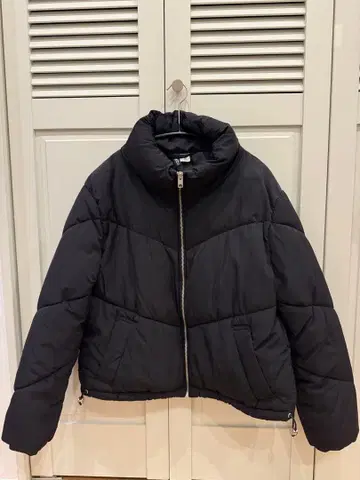 H&M 숏 다운 자켓 블랙