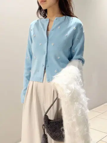 멀티 플라워 비쥬 가디건 라이트 블루