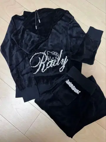 헬로키티 비쥬 블랙 셋업