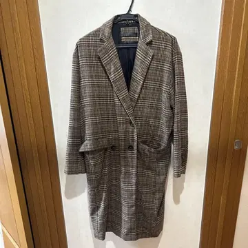 브라운 계열 체크 체스터 코트