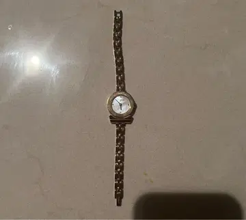 Salvatore Ferragamo 골드 아날로그 시계